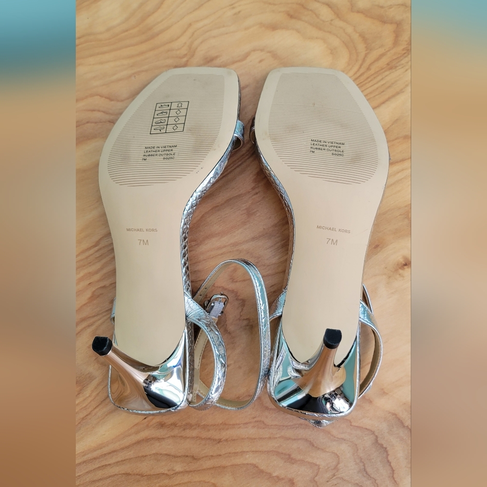 MICHAEL KORS Liana Sandal SILVER 7 (New) - Picture 5 of 8